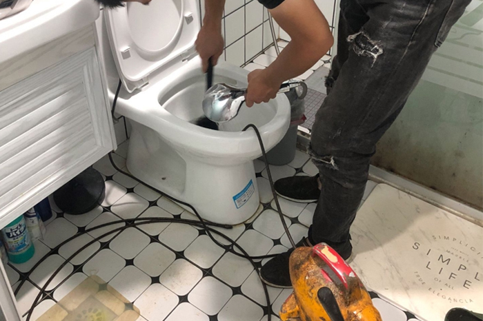 石碌镇马桶堵塞自己疏通还是找师傅？专业上门服务让你省时更省心